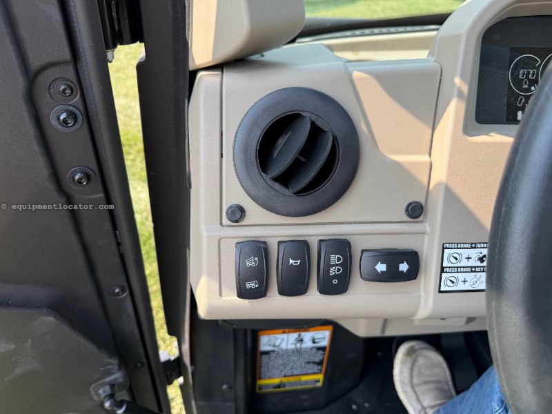 2025 John Deere 845R Image 4