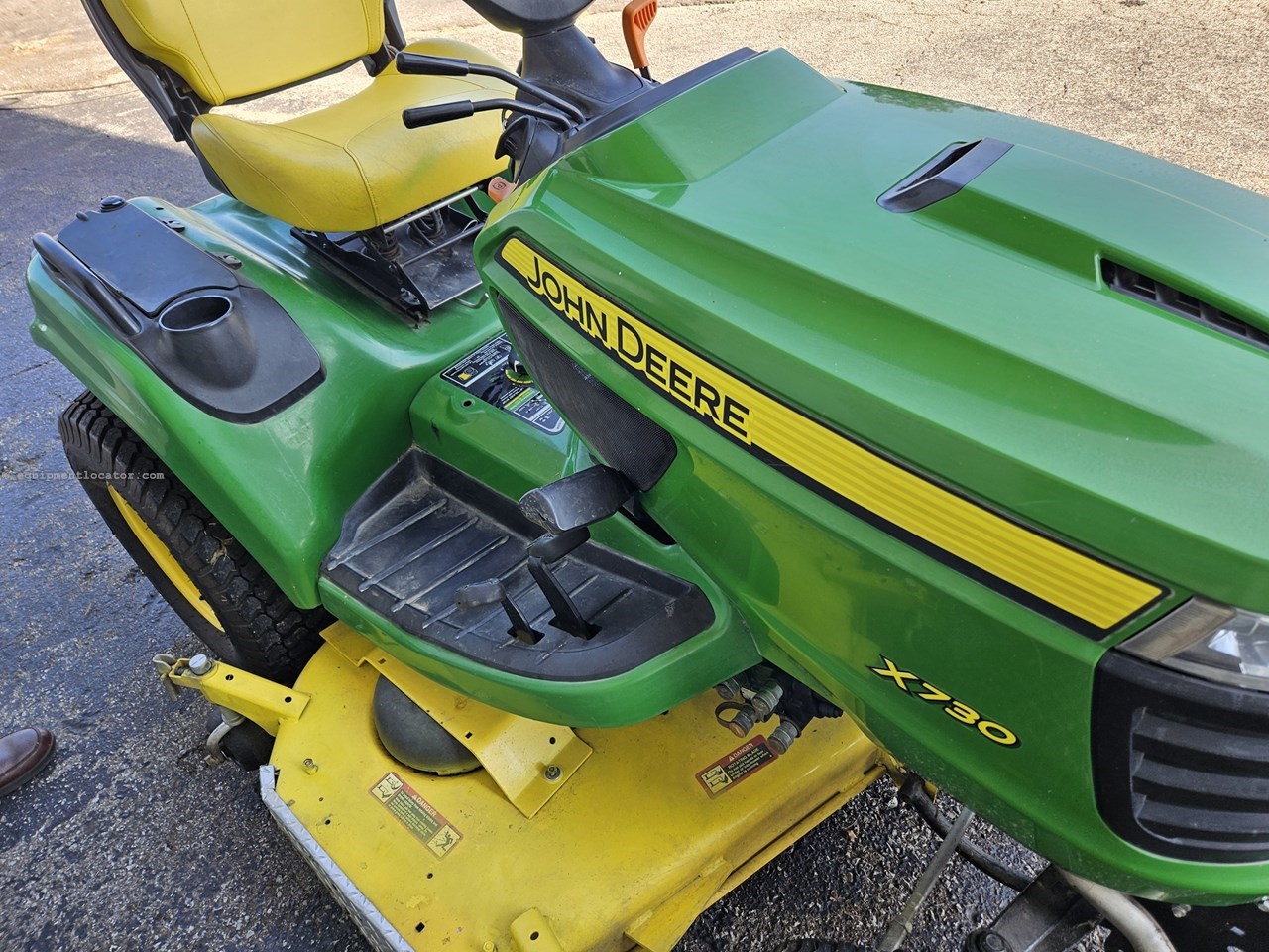 2013 John Deere X730 Image 3