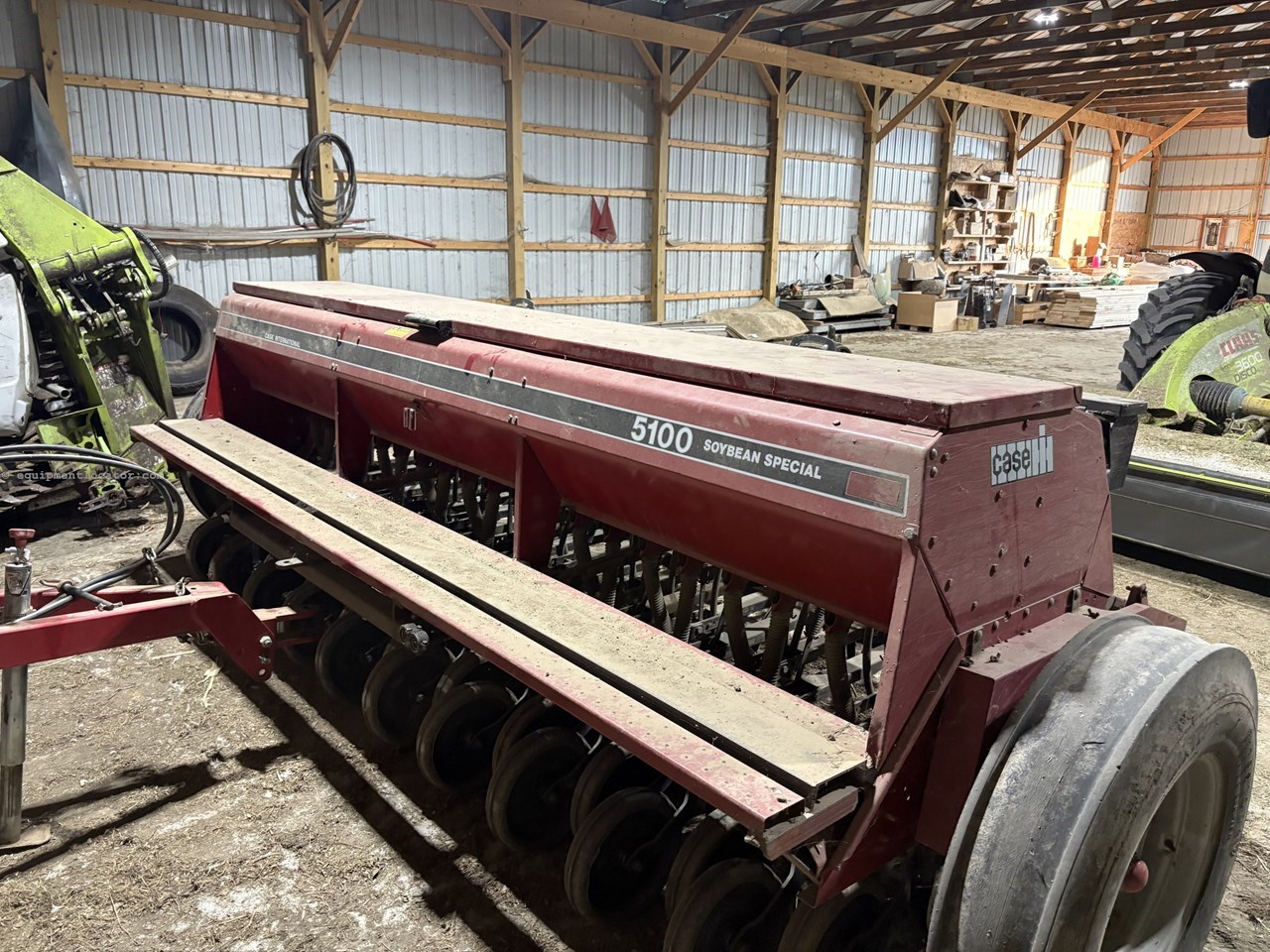 Case IH 5100 soybean special Image 10