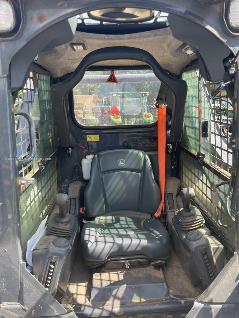 2022 John Deere 317G Image 4