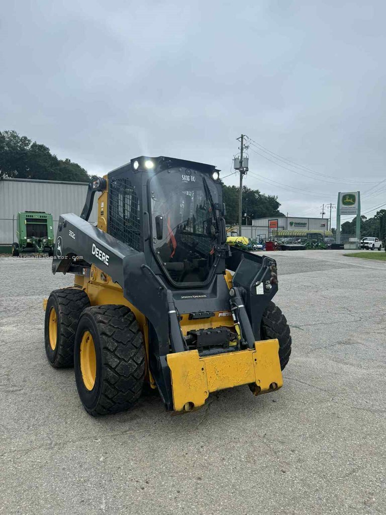 2022 John Deere 332G Image 3