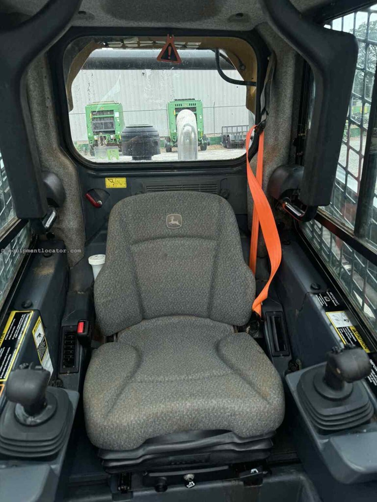 2022 John Deere 332G Image 5