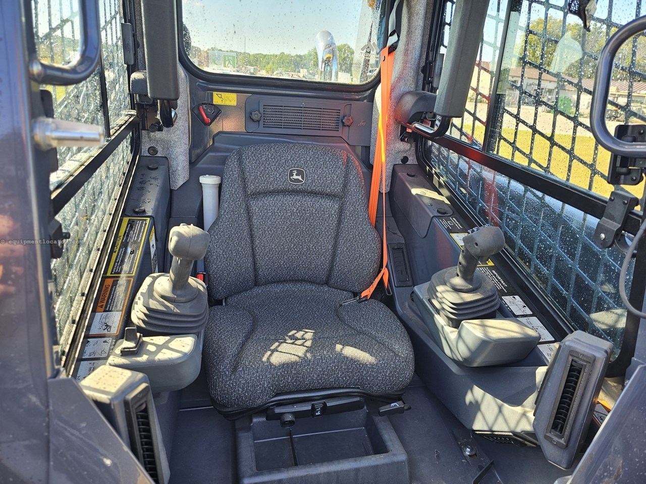 2024 John Deere 325G Image 10