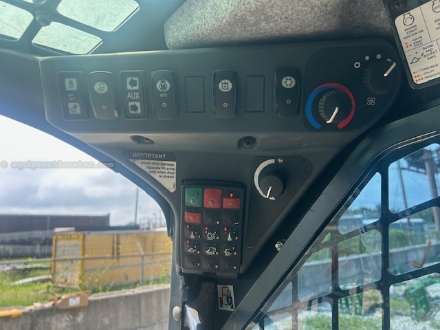 2020 John Deere 333G Image 10