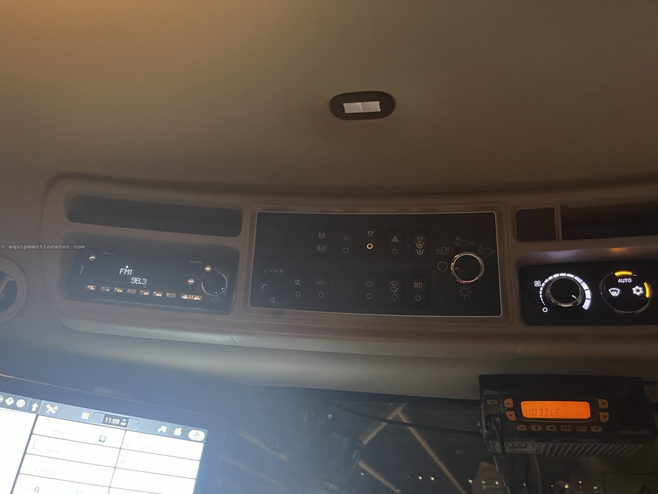 2025 Case IH 8260 Image 10