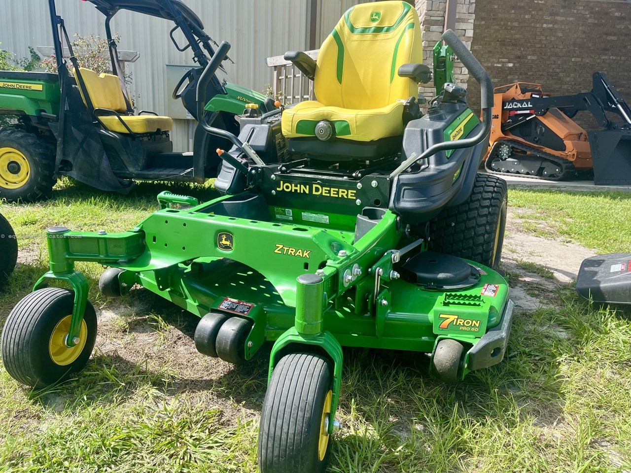2025 John Deere Z920M *DEMO* Image 2