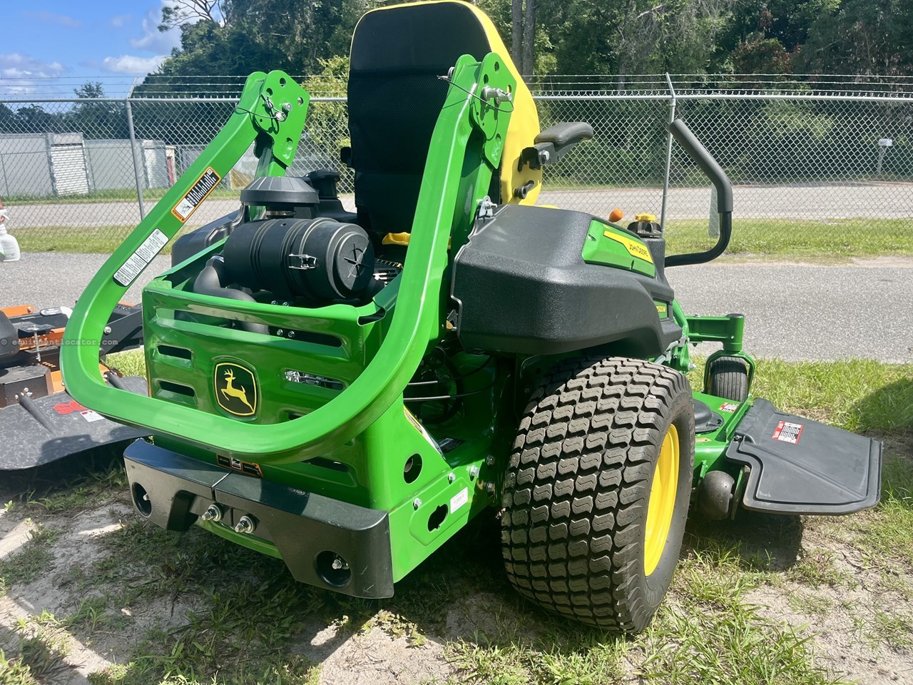 2025 John Deere Z920M *DEMO* Image 3