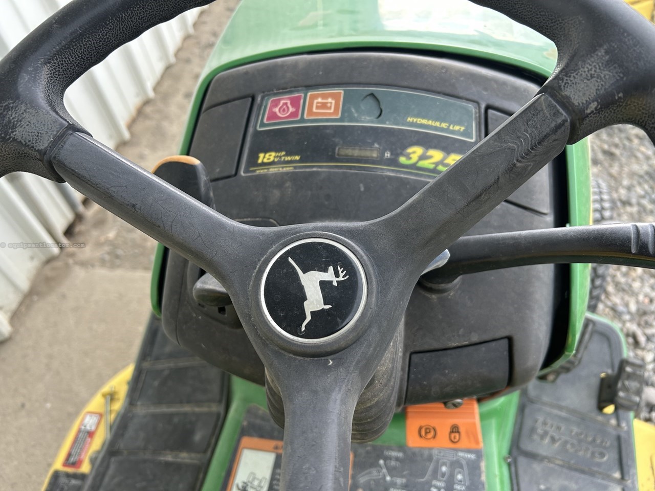 2001 John Deere 325 Image 10
