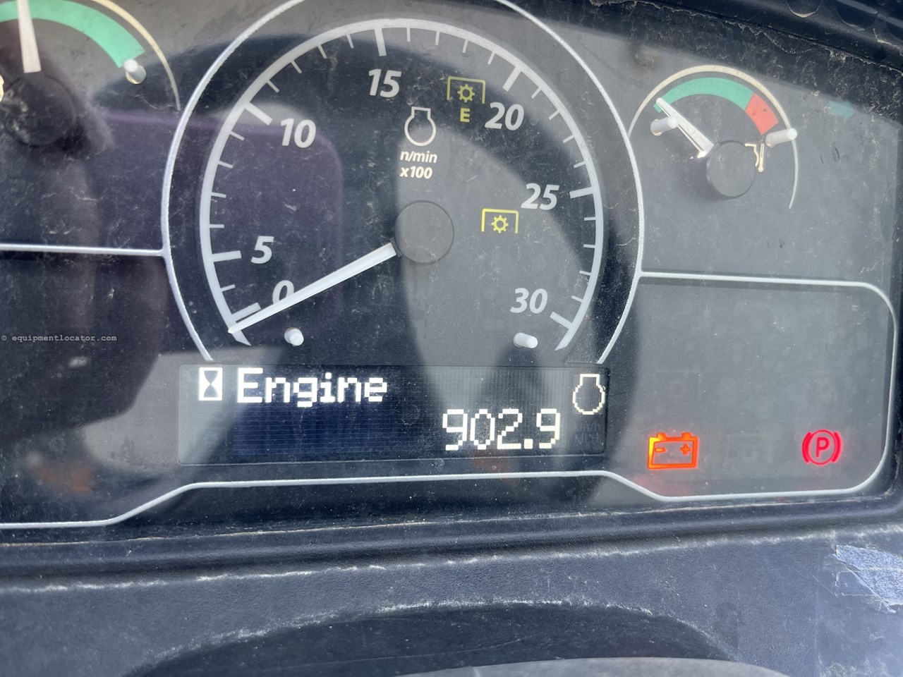 2018 John Deere 2032R Image 10