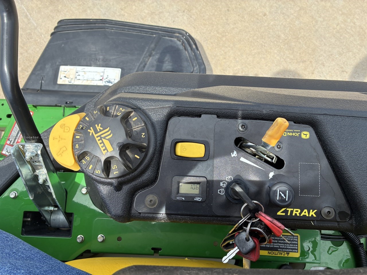 2024 John Deere Z720E Image 13