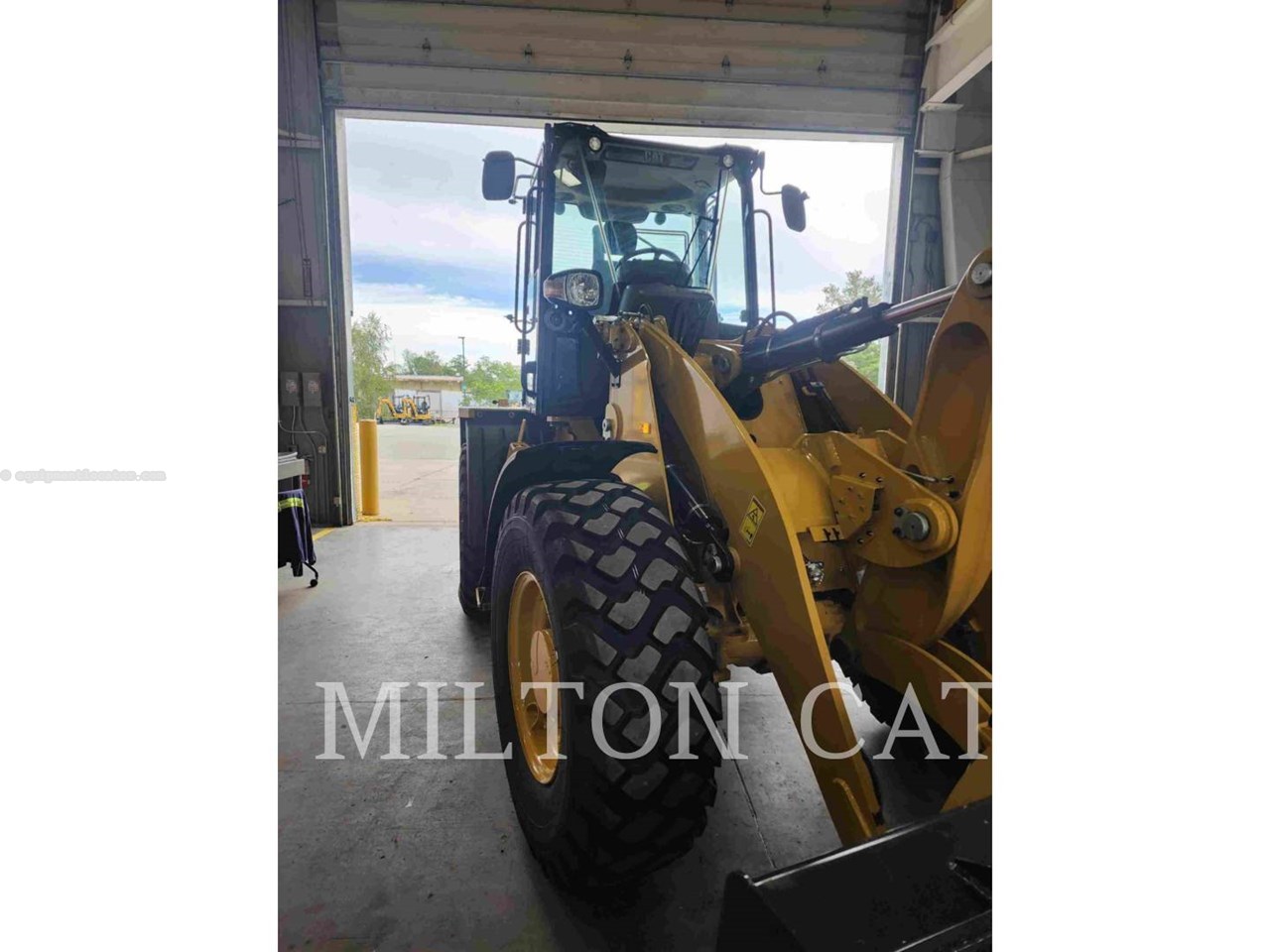 2024 Caterpillar 914 Image 2