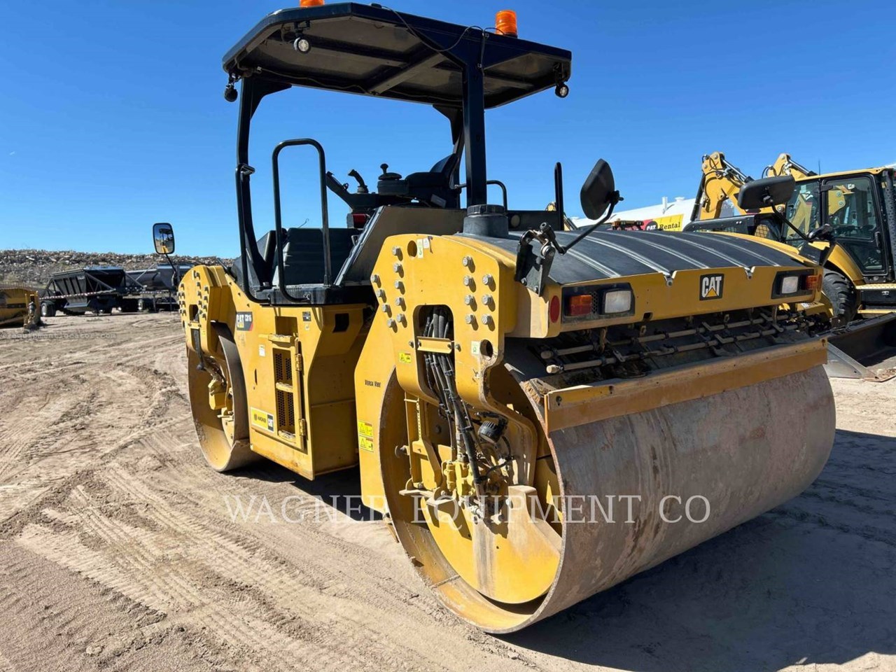 2021 Caterpillar CB16 Image 4