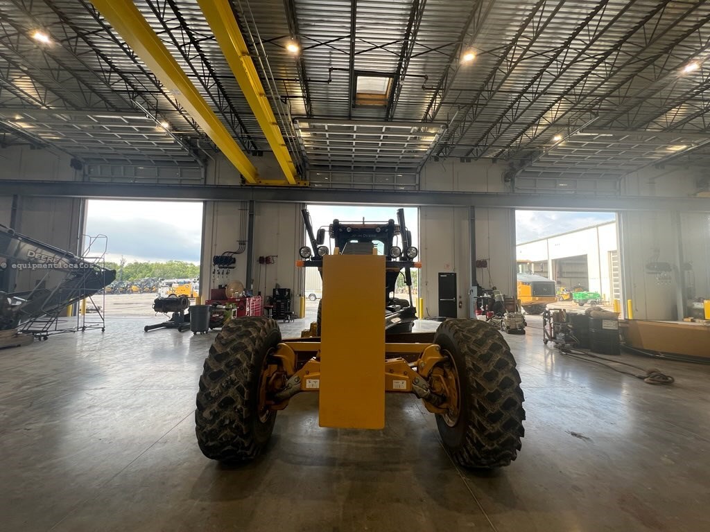 2022 John Deere 672GP Image 10