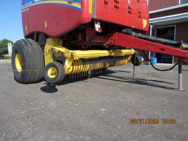 2016 New Holland RB560 Image 9