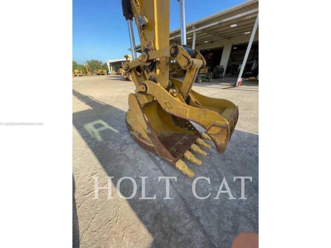 2024 Caterpillar 330 TC Image 10
