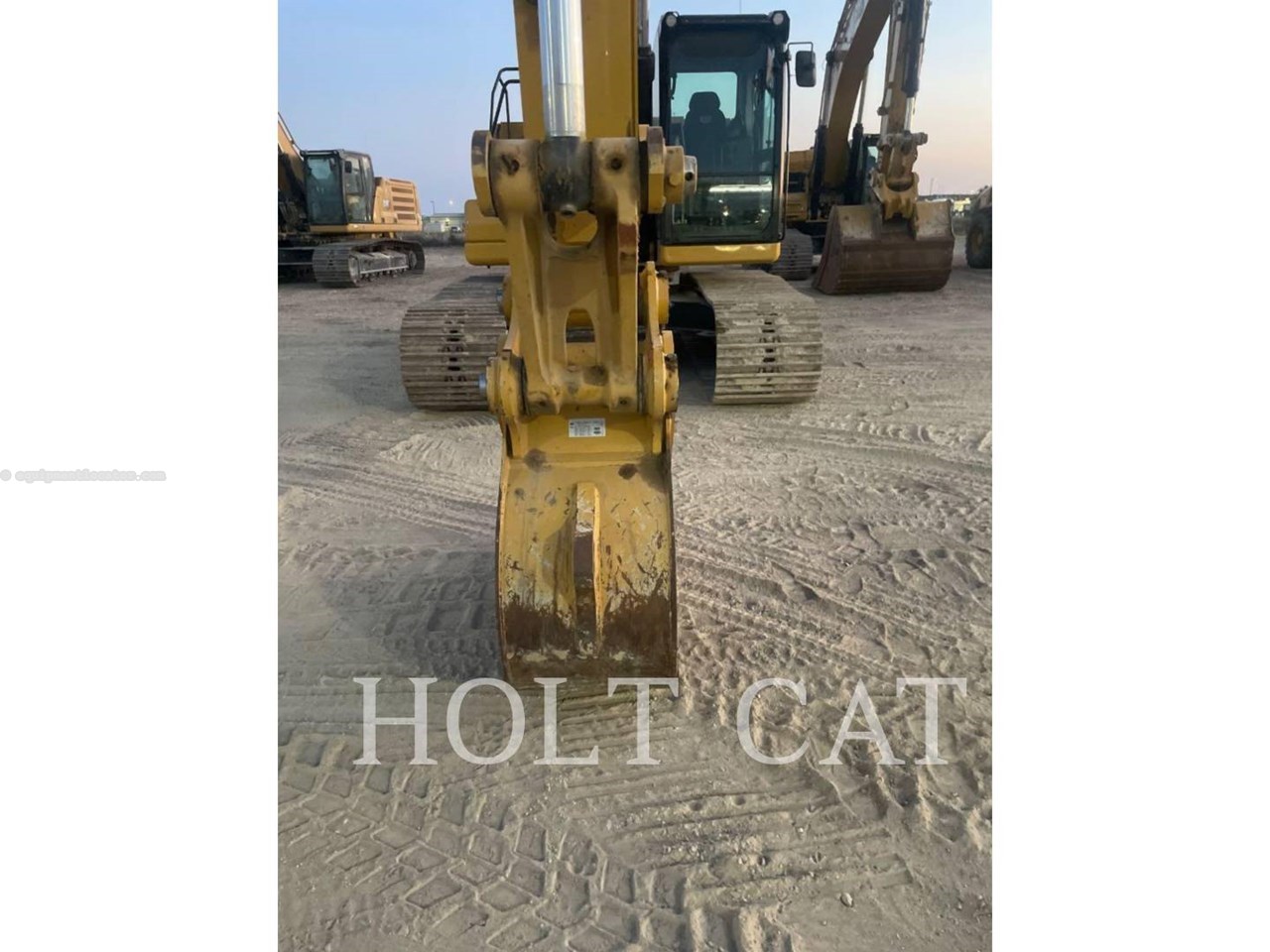 2024 Caterpillar 323 TC Image 11