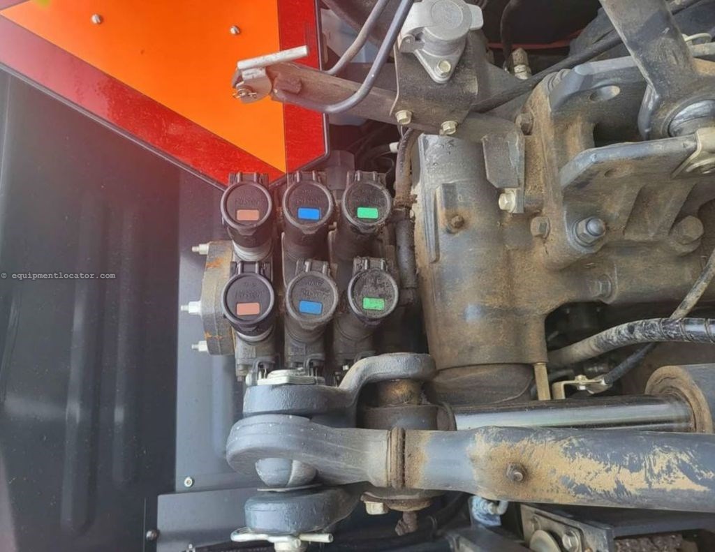 2023 Kubota M6-1 Series M6-141 Tractor Image 6