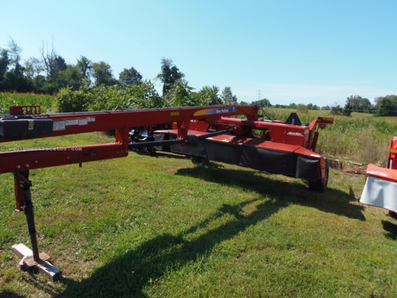 2011 New Holland H7550 Image 2