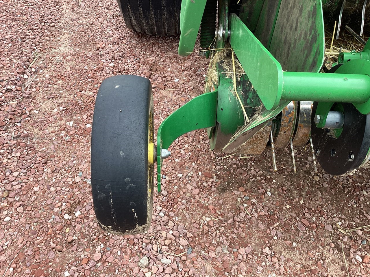 2024 John Deere 561R Image 10