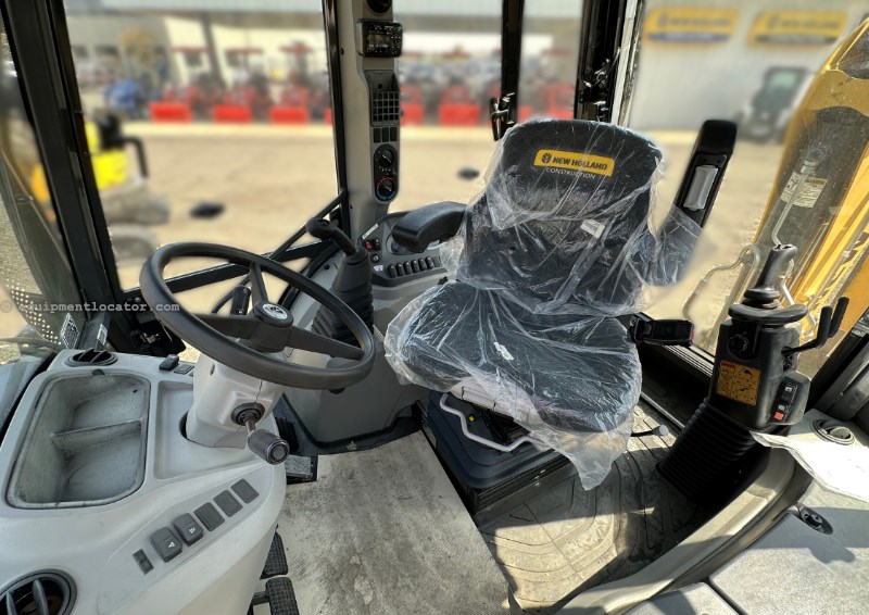 2025 New Holland B110D Image 10