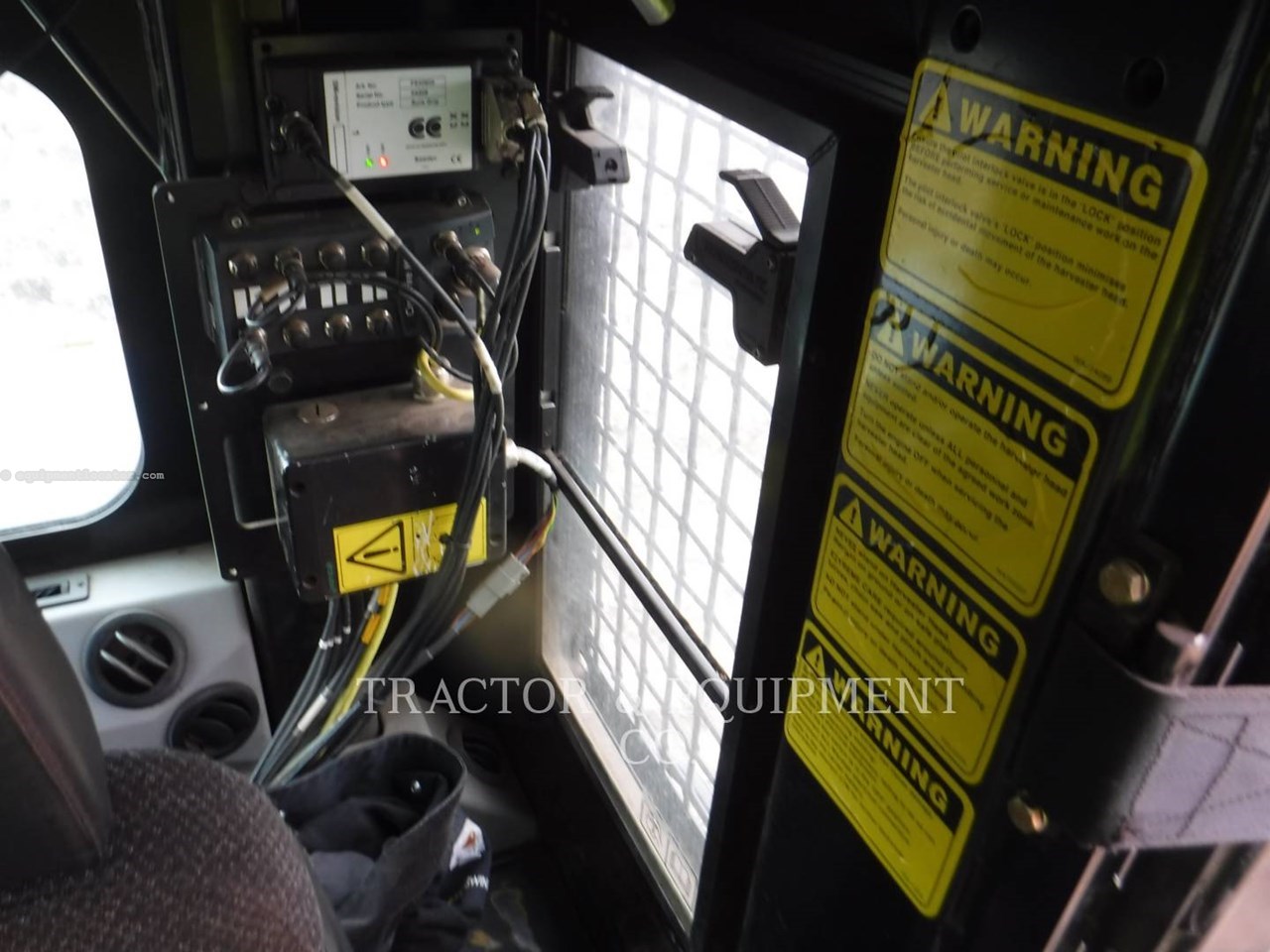 2017 Caterpillar 558FM LL Image 10