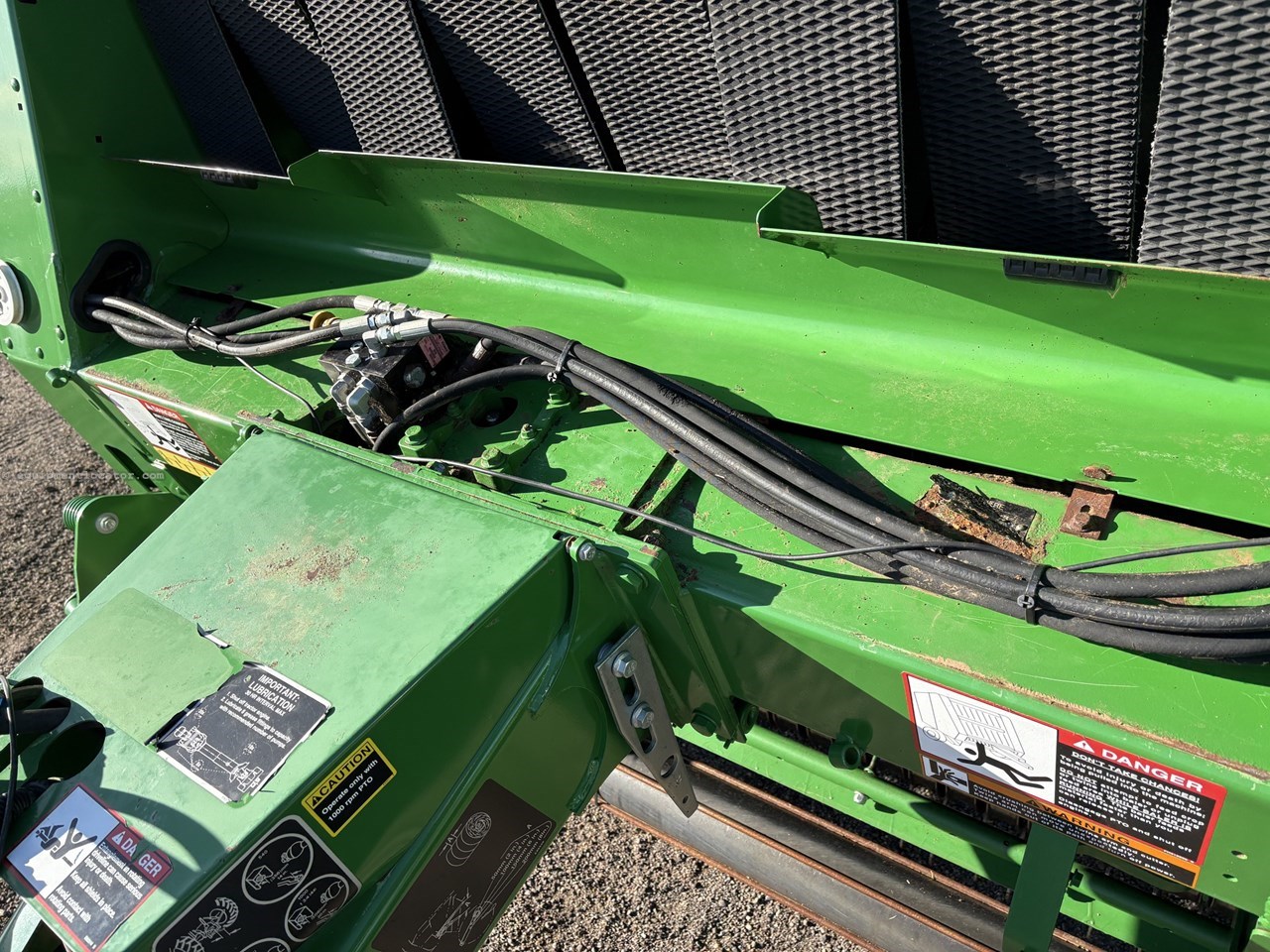 2017 John Deere 569 Image 10