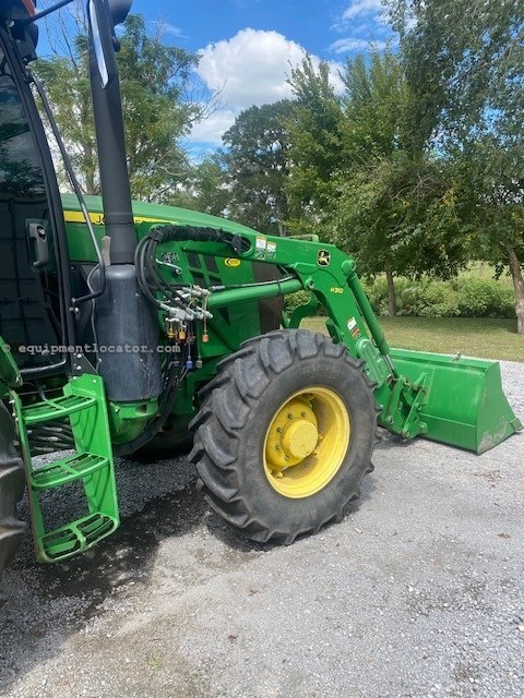2015 John Deere 6135E Image 5