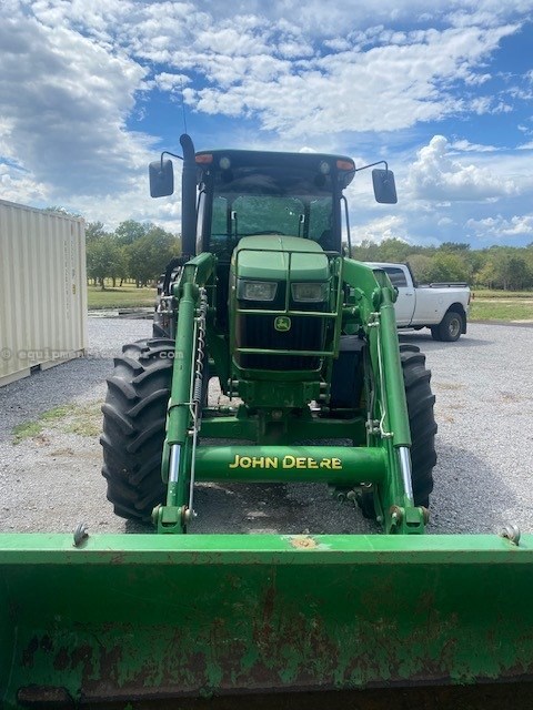 2015 John Deere 6135E Image 6