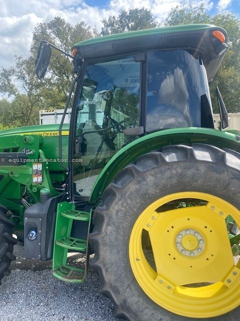 2015 John Deere 6135E Image 8