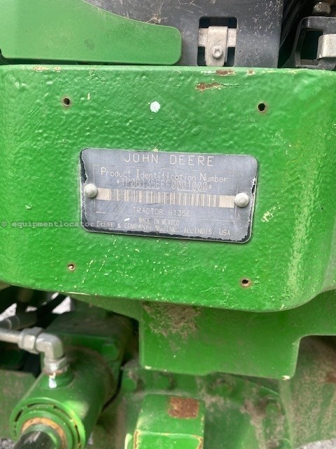 2015 John Deere 6135E Image 9