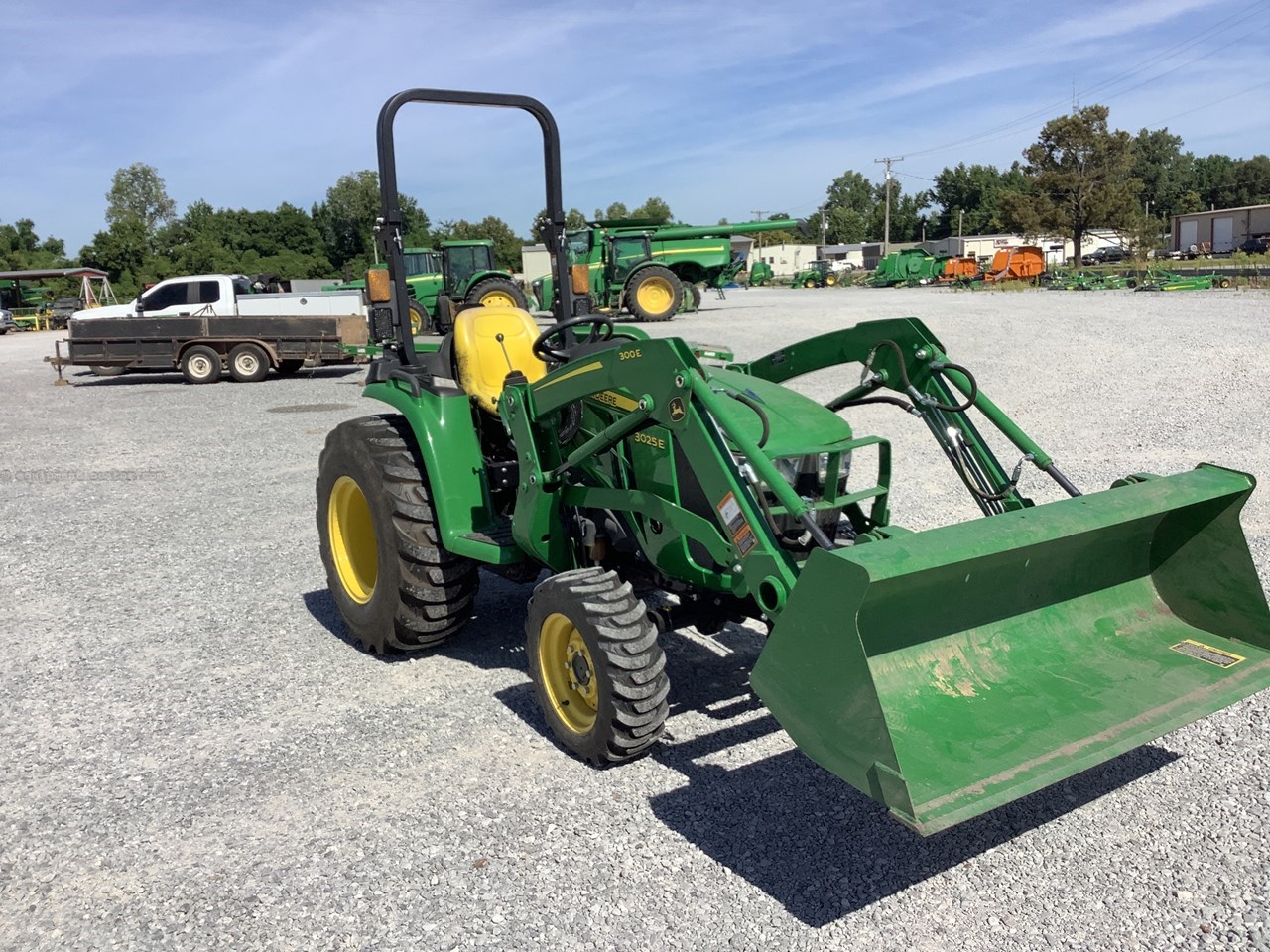 2022 John Deere 3025E Image 10