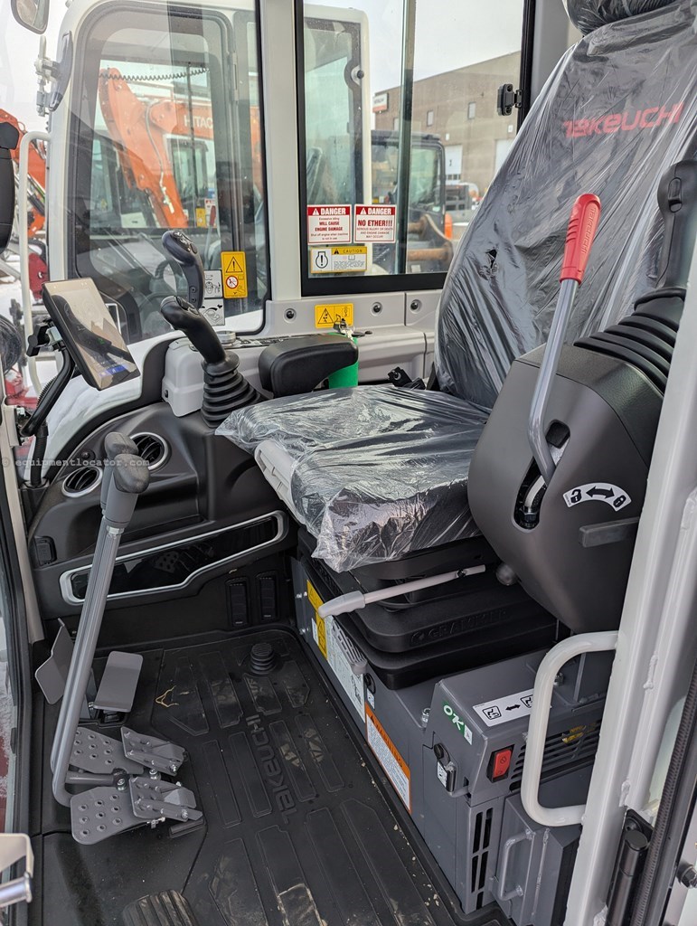 2025 Takeuchi TB350R Image 10