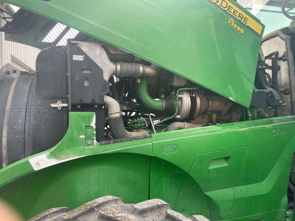 2011 John Deere 7215R Image 10