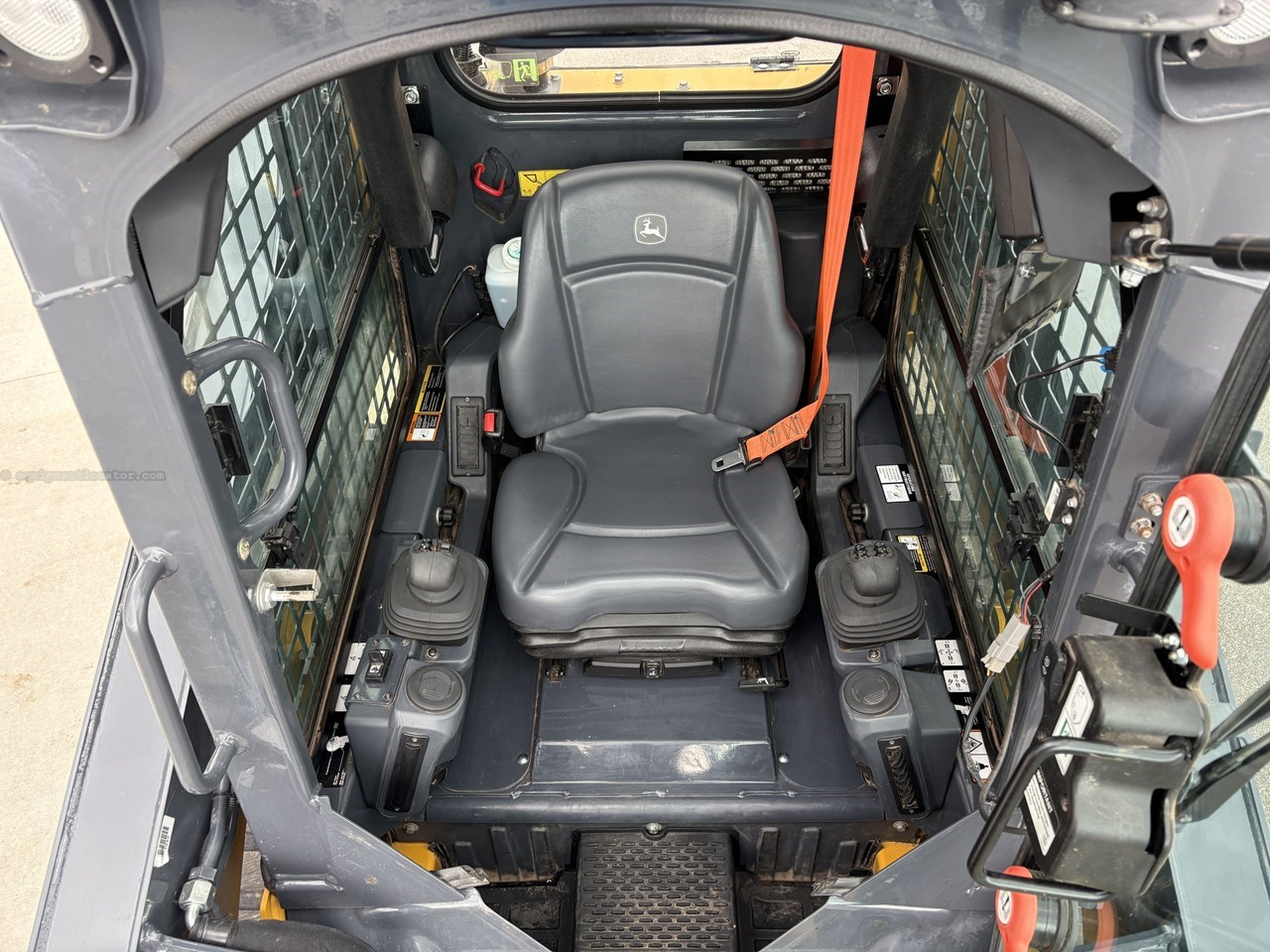 2024 John Deere 317G Image 10