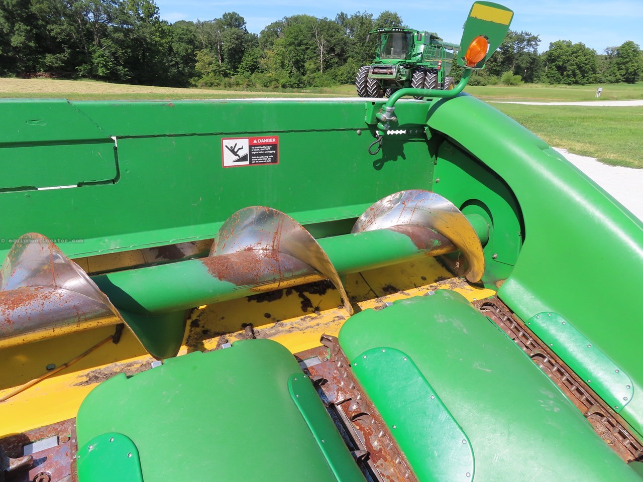 2009 John Deere 608C Image 10