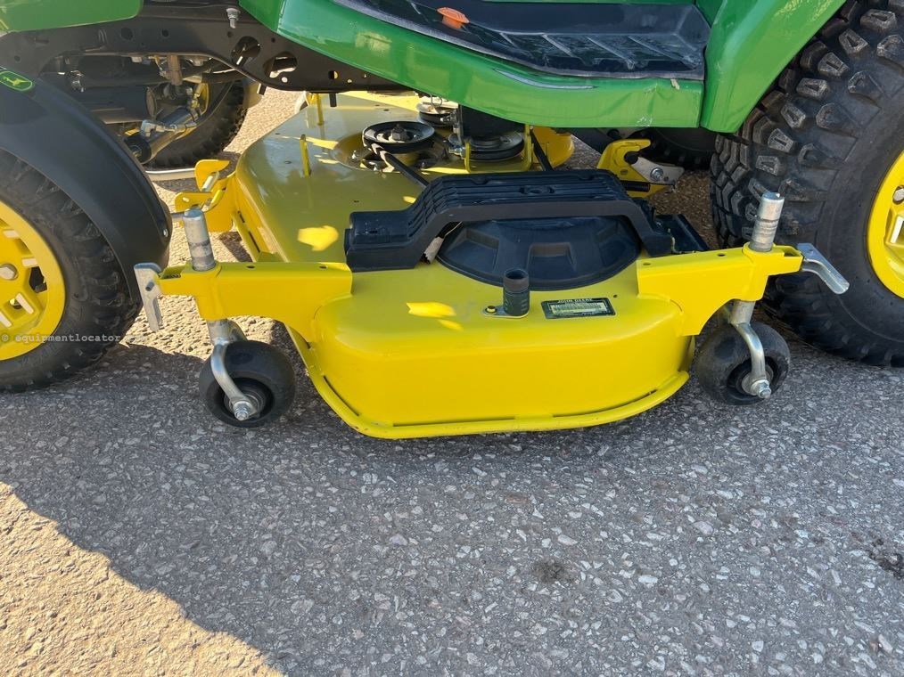2020 John Deere X738 Image 10