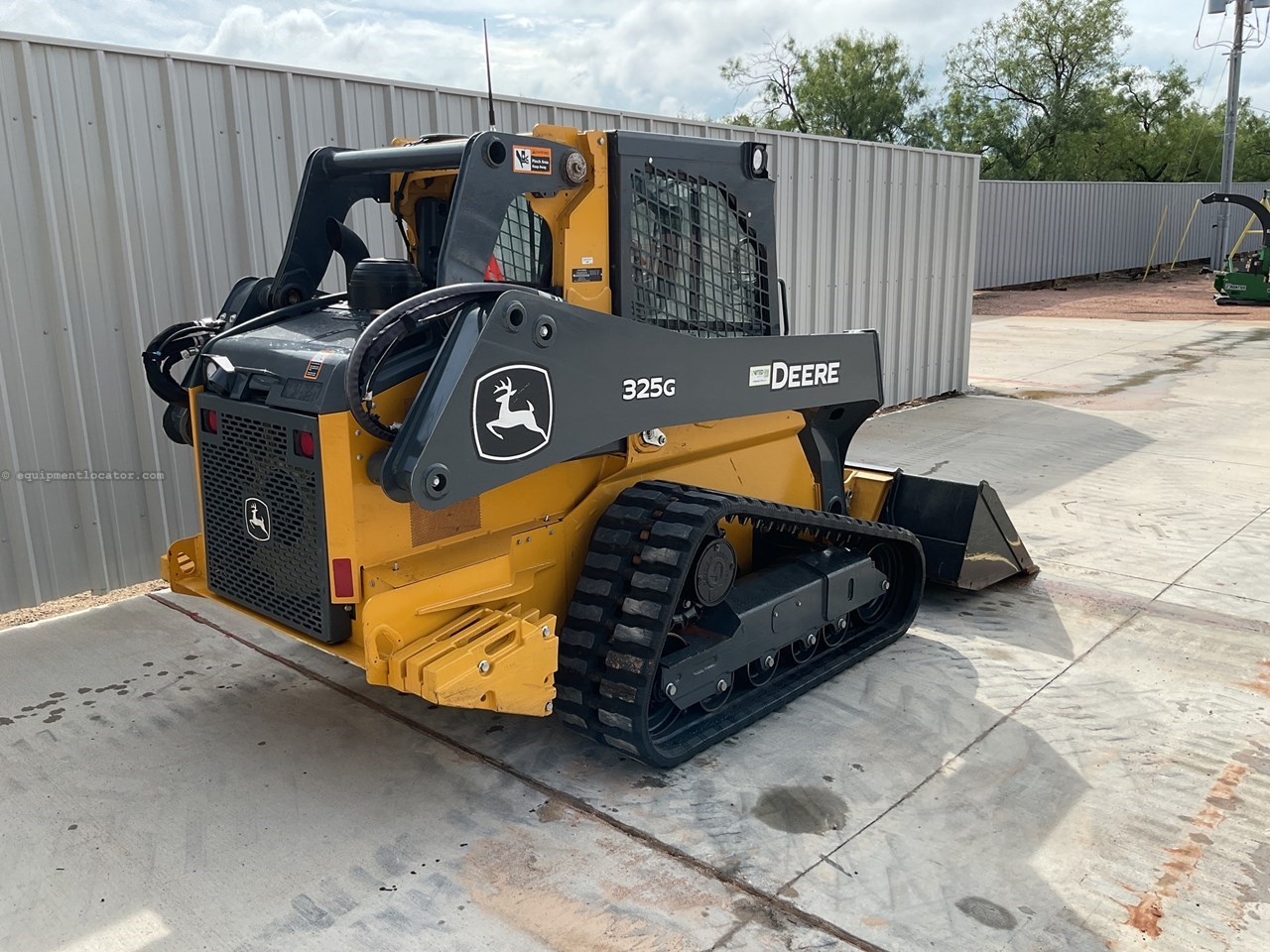 2024 John Deere 325G Image 10