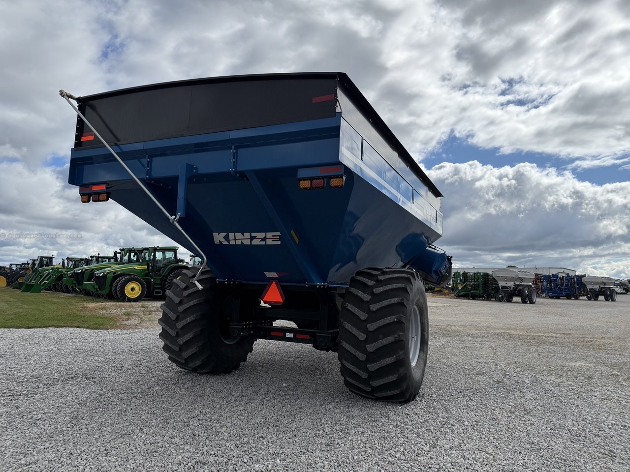 2022 Kinze 1051 Image 10