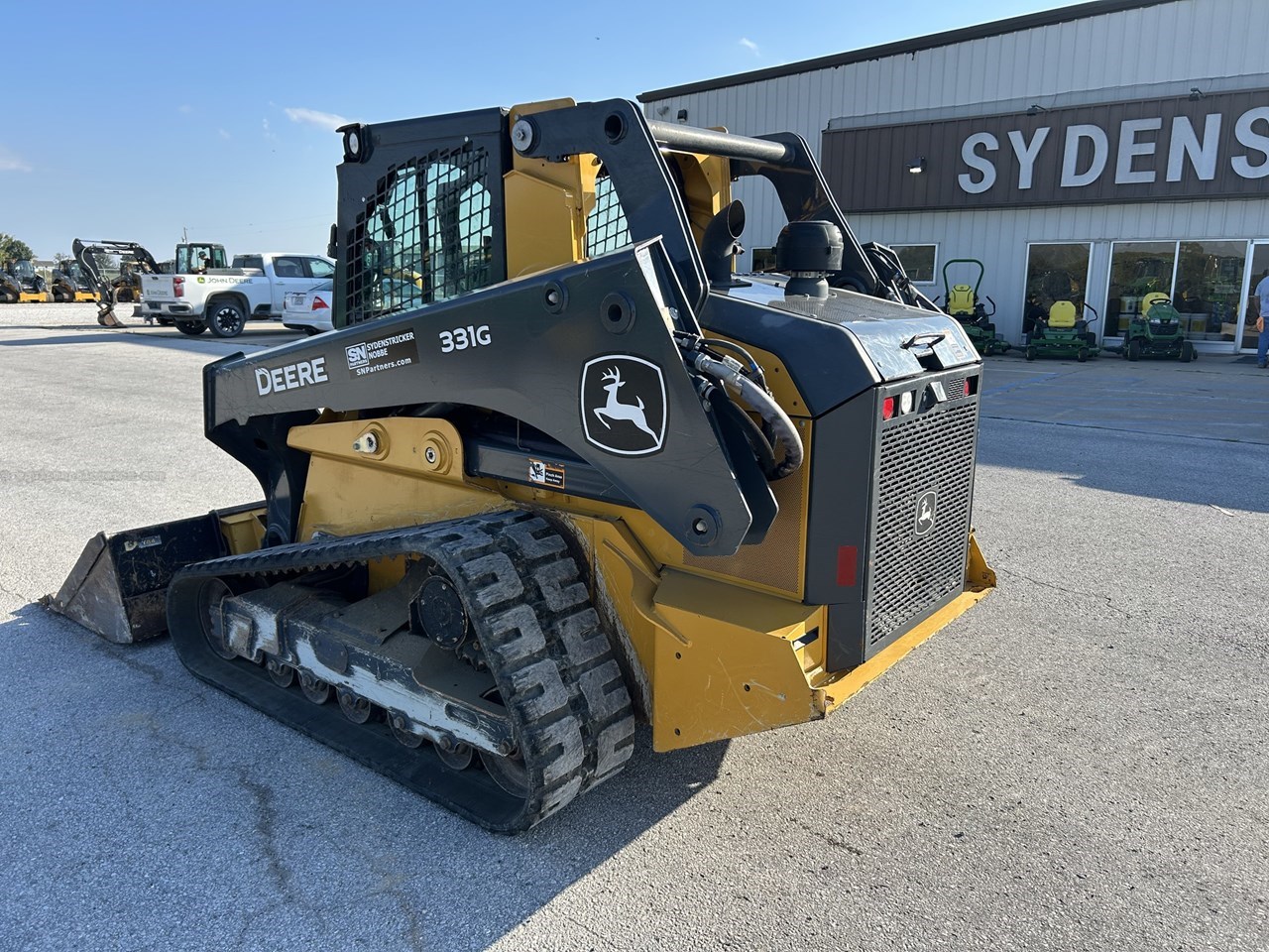 2023 John Deere 331G Image 4