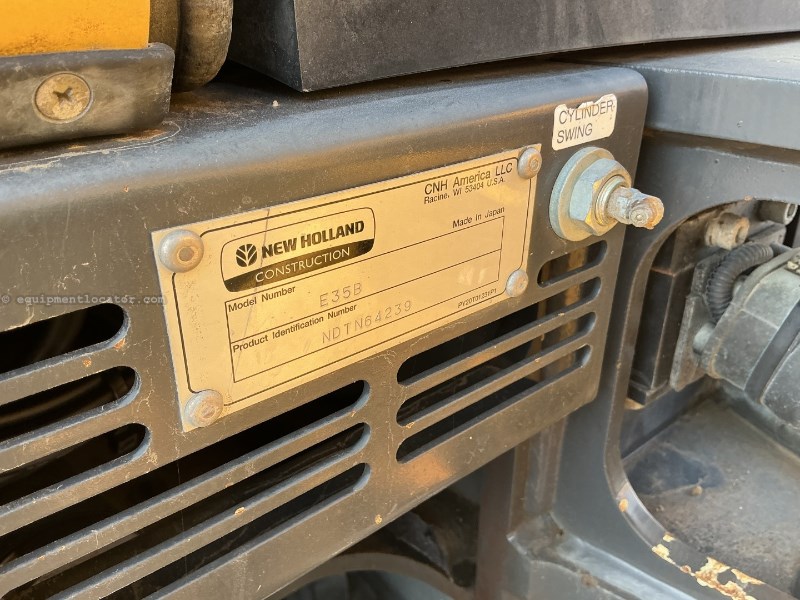 2014 New Holland E35B Image 10