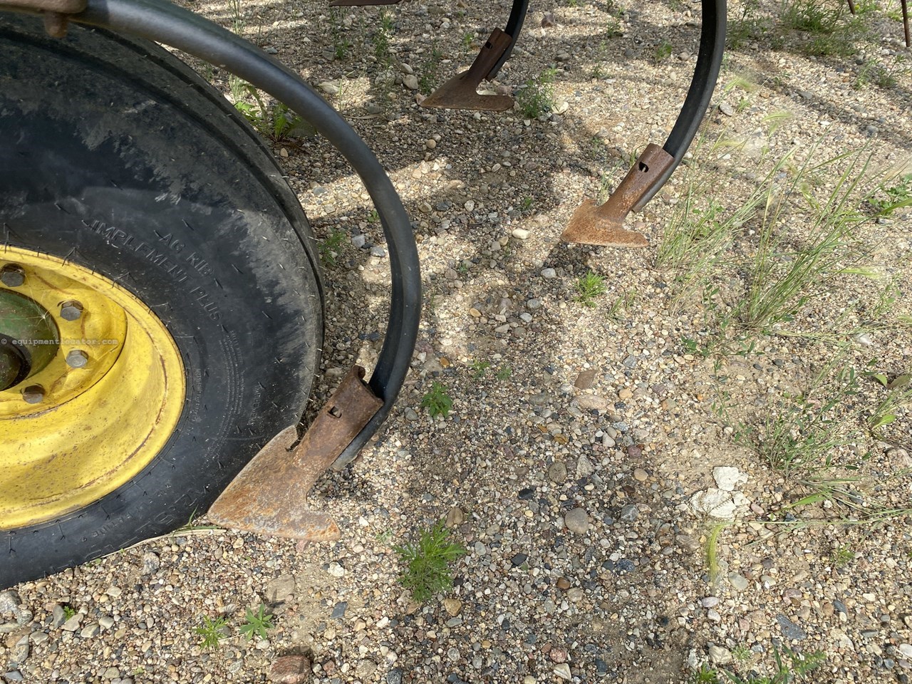 2005 John Deere 2210 Image 10