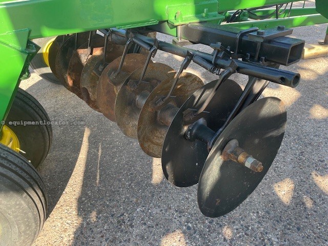 John Deere 230 Image 10