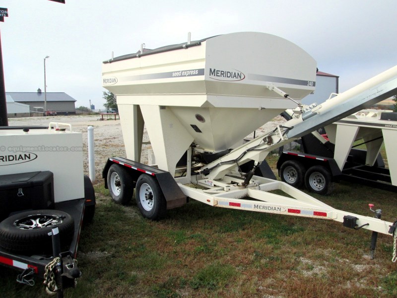 2018 Meridian 240 Image 3