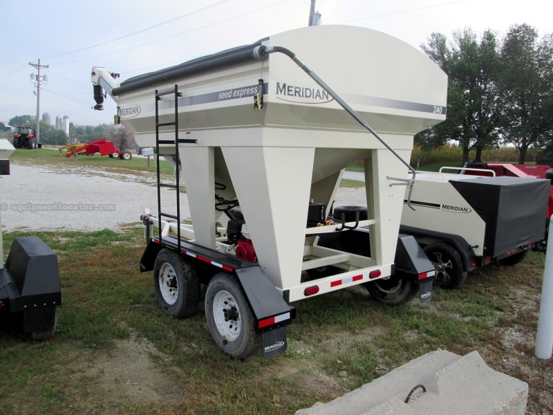 2018 Meridian 240 Image 4