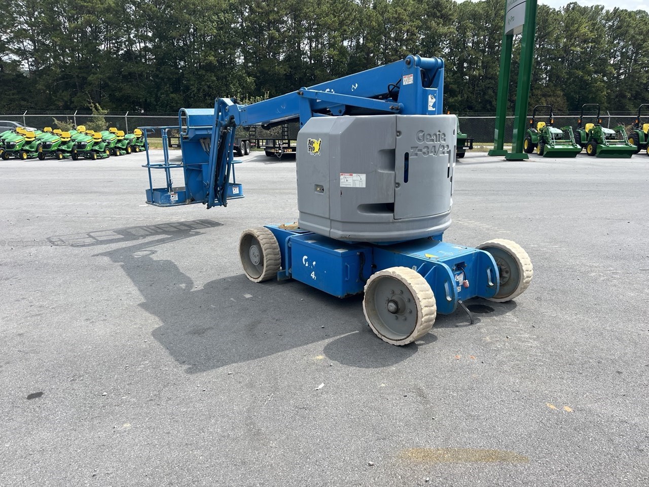 2014 Genie Z34/22N Image 2