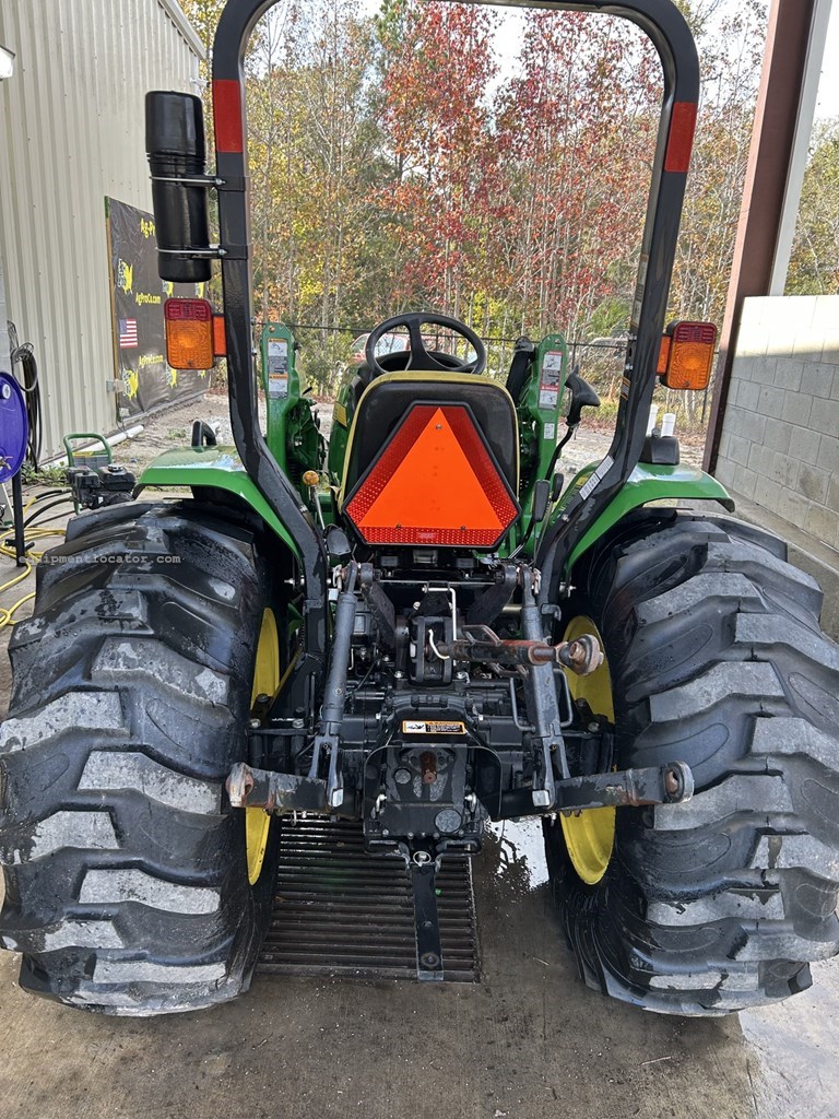 2016 John Deere 4105 Image 10