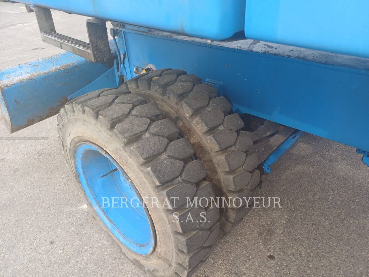 2003 Fuchs MHL320 Image 10