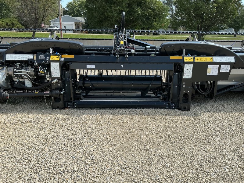 2025 MacDon FD235 DK PTD RED Image 10