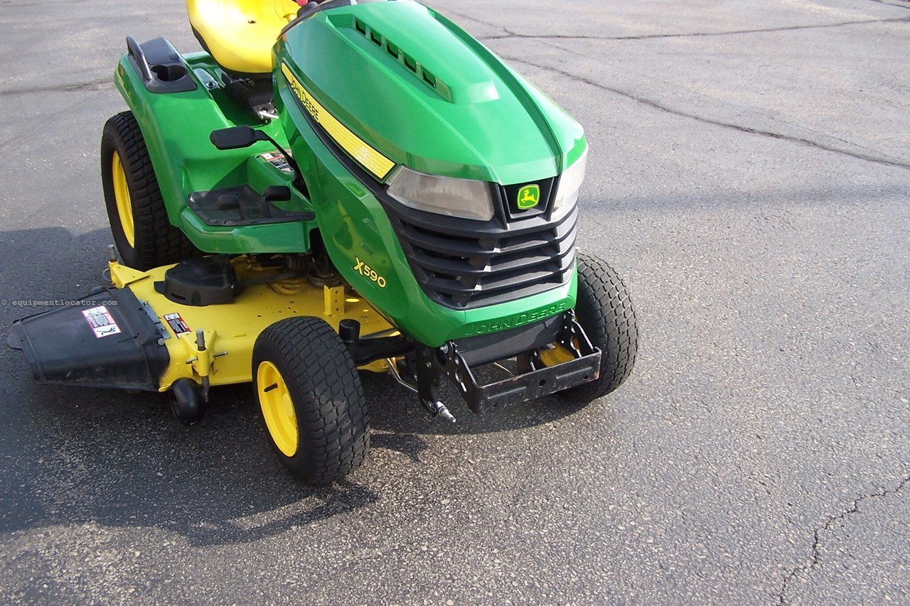 2016 John Deere X590 Image 10