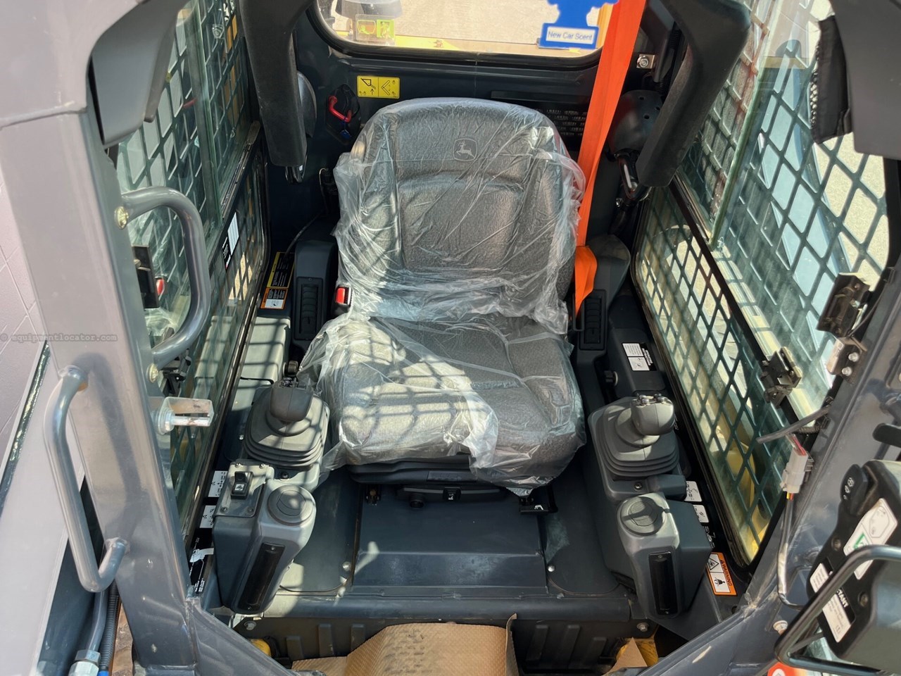 2023 John Deere 317G Image 6